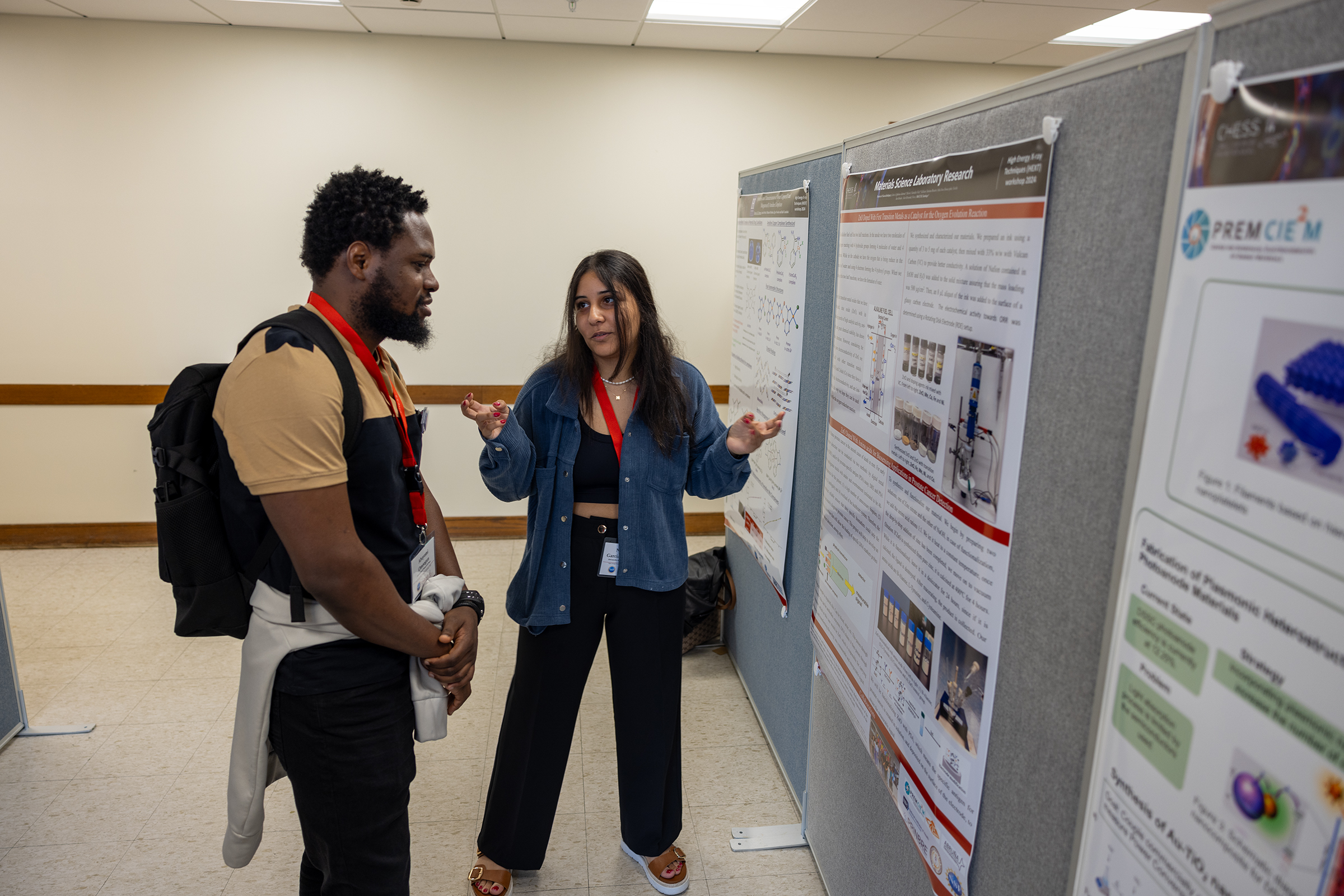 Posters_HEXT_2_2400_1600