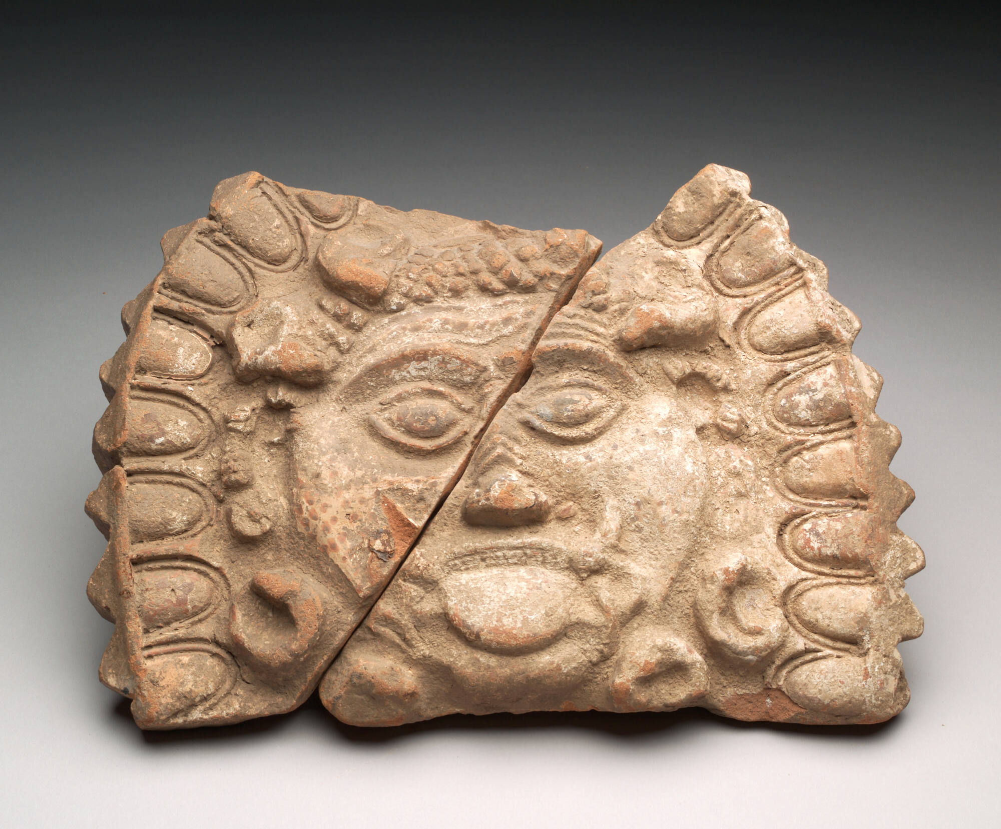 Roof tile with Gorgon’s head decoration