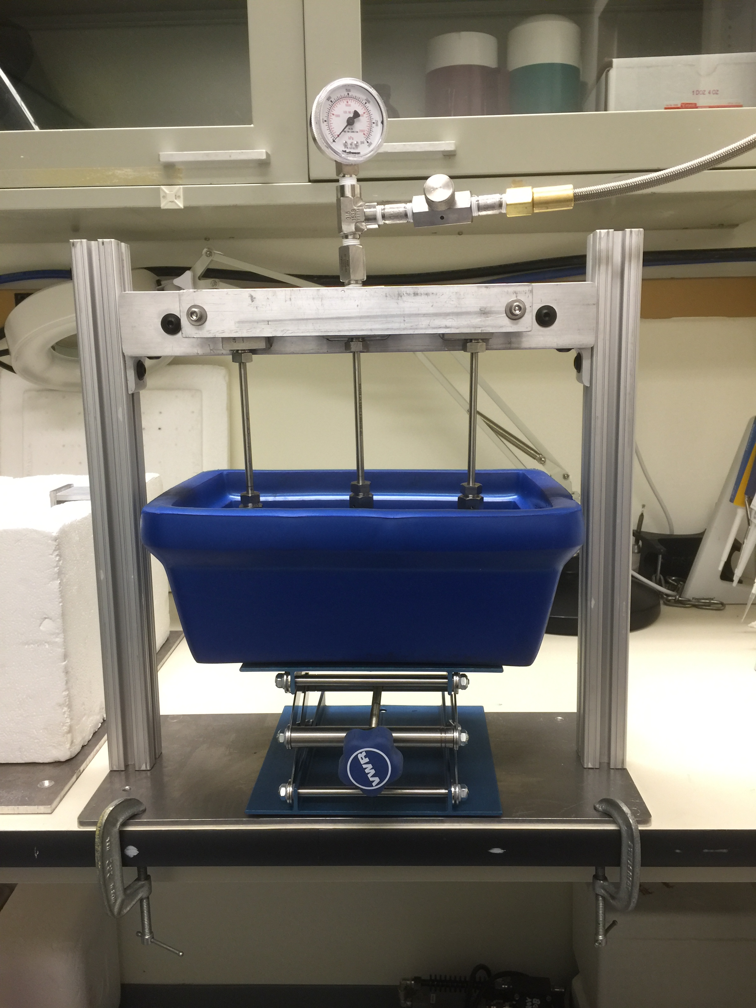 HPT: gas trapping apparatus