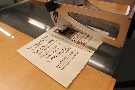 p-XRF scanner on illuminated manuscript