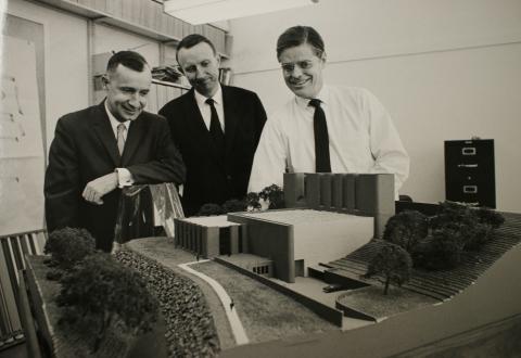 Robert Wilson and Boyce McDaniel observing Wilson Lab at Cornell