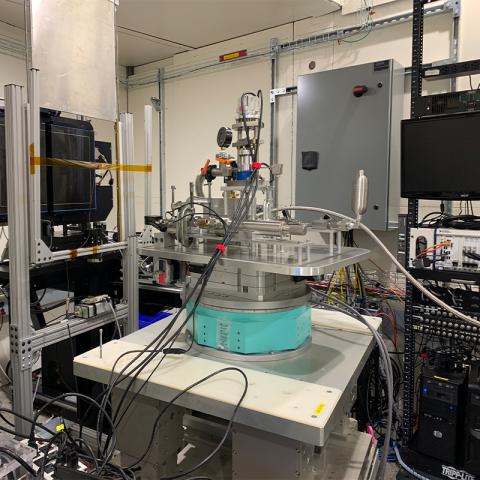 Triaxial pressure cell in use at the Forming and Shaping Technology (FAST)beamline. This device can simulate pressures up to ~25 km below the surface.