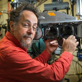 KEn Finkelstein at CHESS Beamline