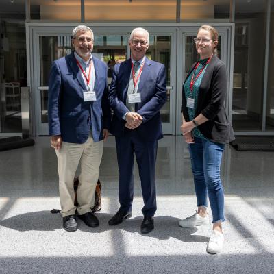 Caberera, Brock, Smieska